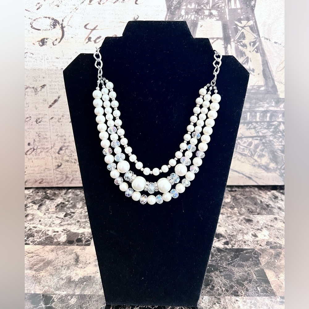 Elegant Pearl Necklace EUC - Picture 5 of 7